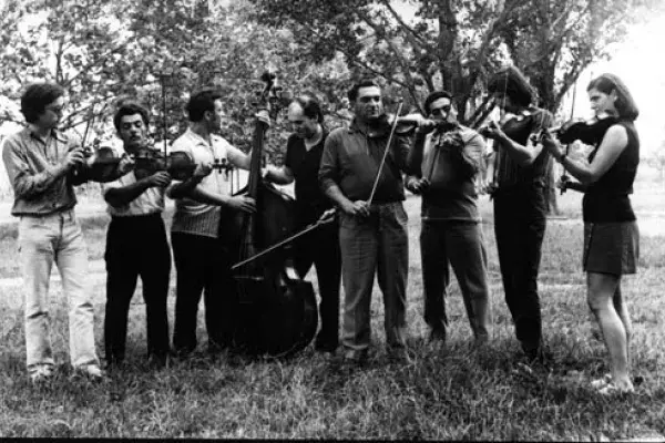 A méhkeréki zenekar és a Bartók Együttes zenekarának közös fellépése. Szeged, 1974.