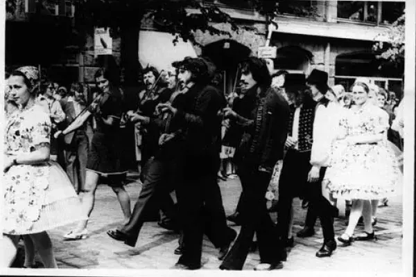 A Bartók Táncegyüttes zenekara (Virágvölgyi Márta, Halmos Béla, Sebő Ferenc, Sipos Mihály, Csoóri Sándor)&nbsp;Tampere, 1974.