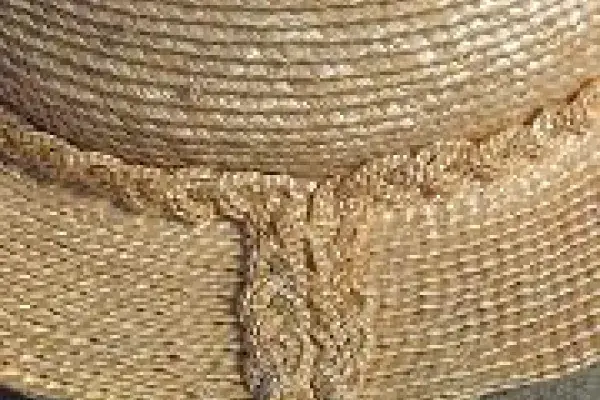 Vőlegénykalap a kőrispataki Szalmakalap Múzeumból