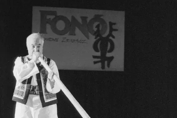 Găina Alexandru gyergyódomokosi havasi kürtön játszik Fonó Budai Zeneház 1998.